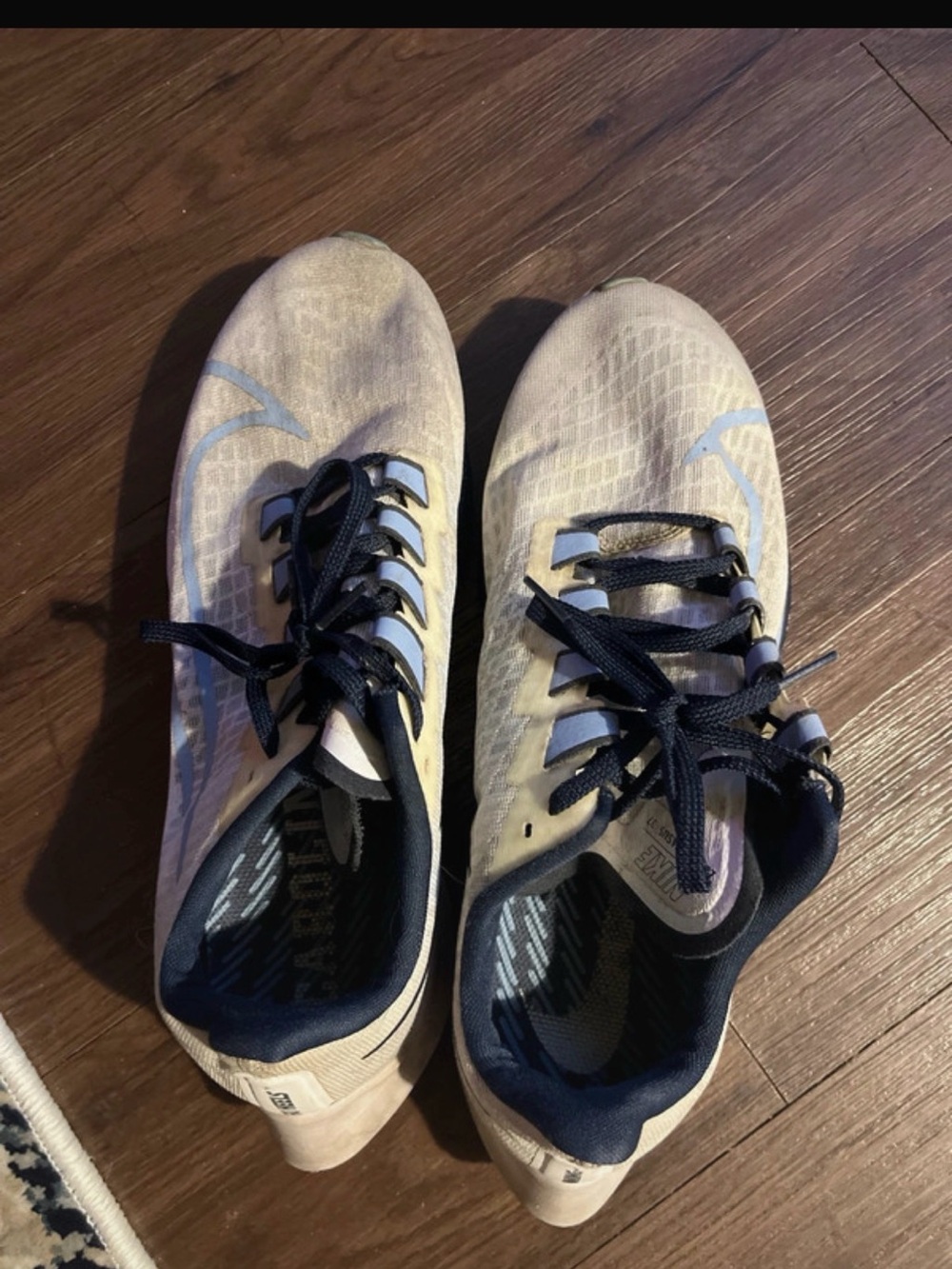 Nike Men's Athletic Shoes in Beige with Navy Laces